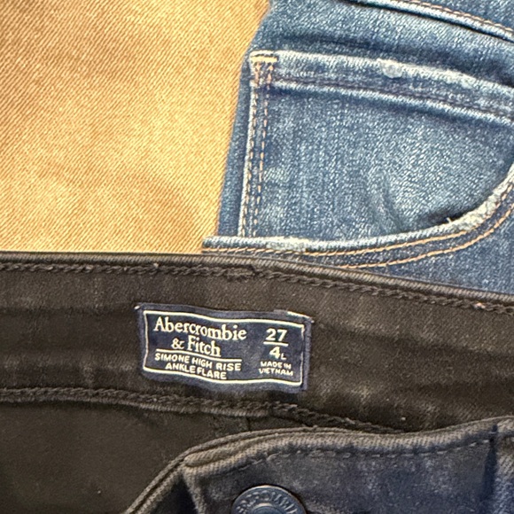 Assorted Jeans Collection - Picture 5 of 7